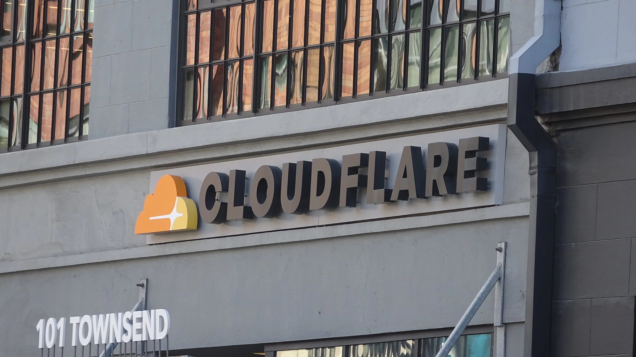 Los atacantes están usando tu red en tu contra, según Cloudflare