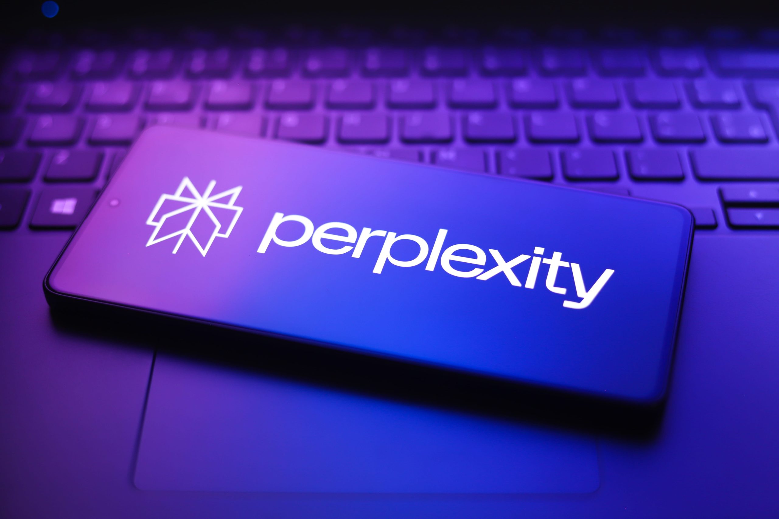 El tribunal de apelaciones suspende temporalmente la orden que bloquea el agente de compras de inteligencia artificial de Perplexity en Amazon