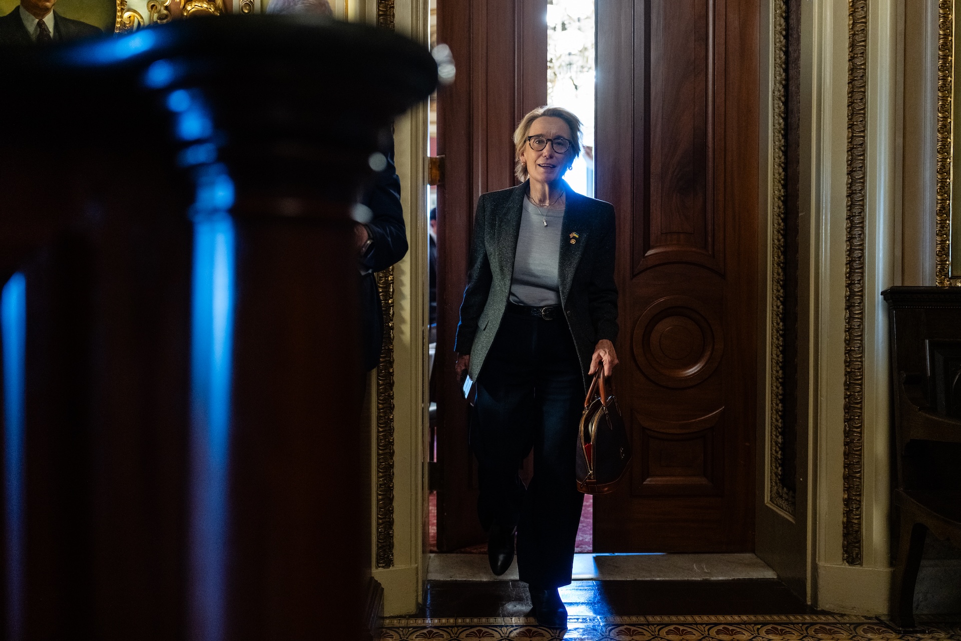 Los senadores buscan respuestas sobre cómo los piratas informáticos obtienen datos confidenciales de los estudiantes a través de una línea de información aparentemente anónima