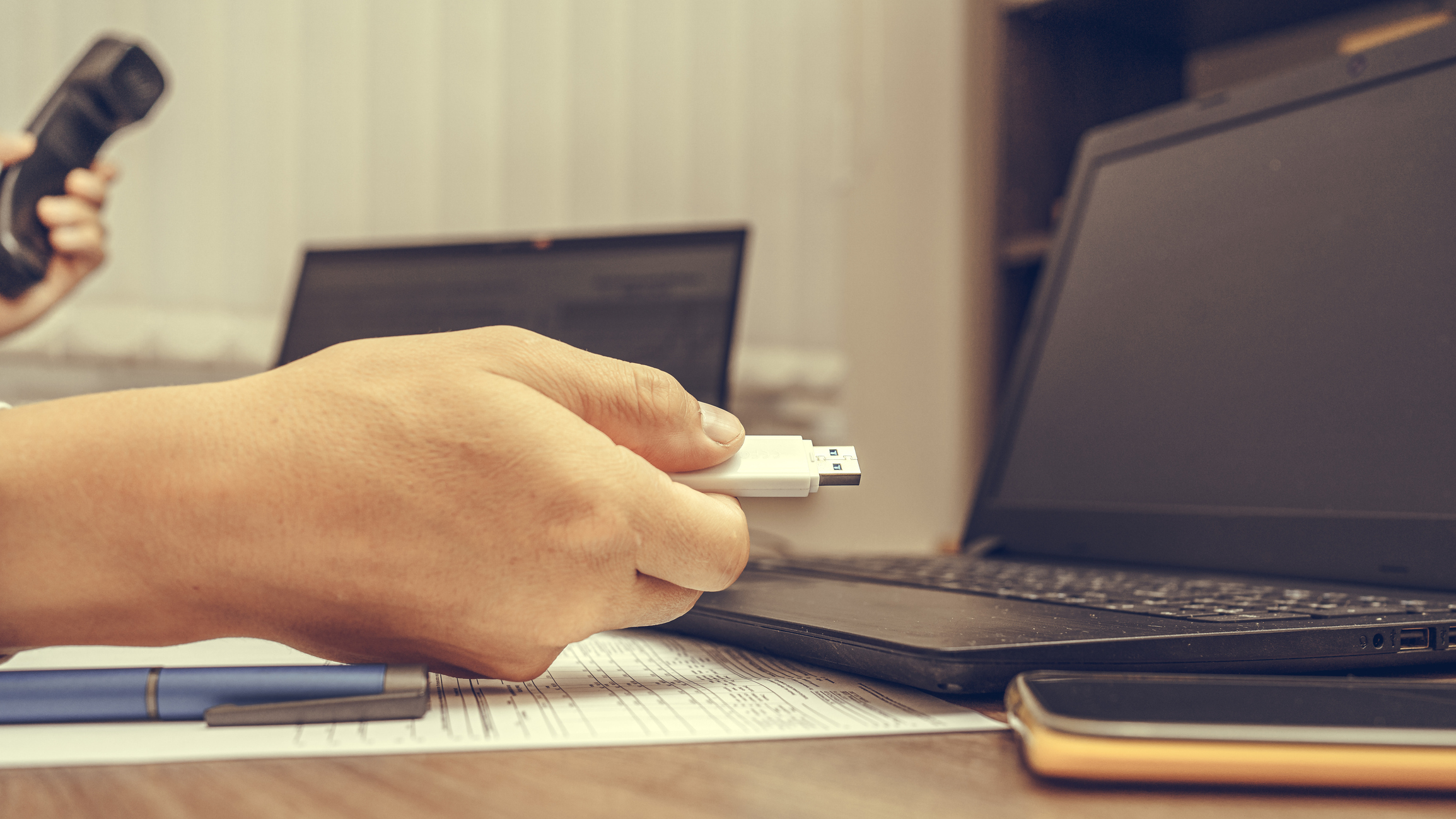El FBI advierte a los bufetes de abogados con sede en EE. UU. que estén atentos a un grupo de delitos cibernéticos que roba datos en persona