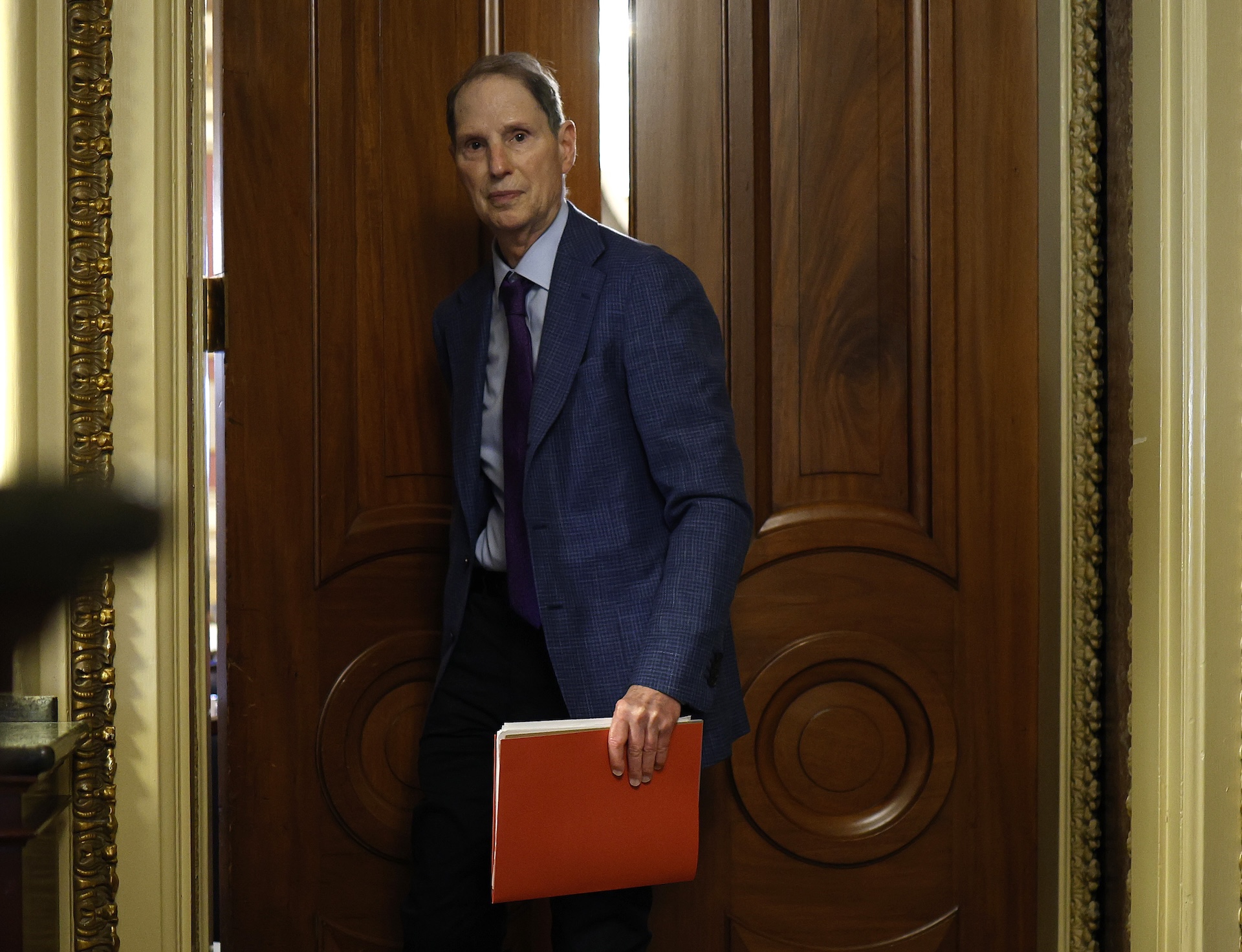 El senador Wyden insta a los federales a descartar las VPN más antiguas, inseguras y de acceso público