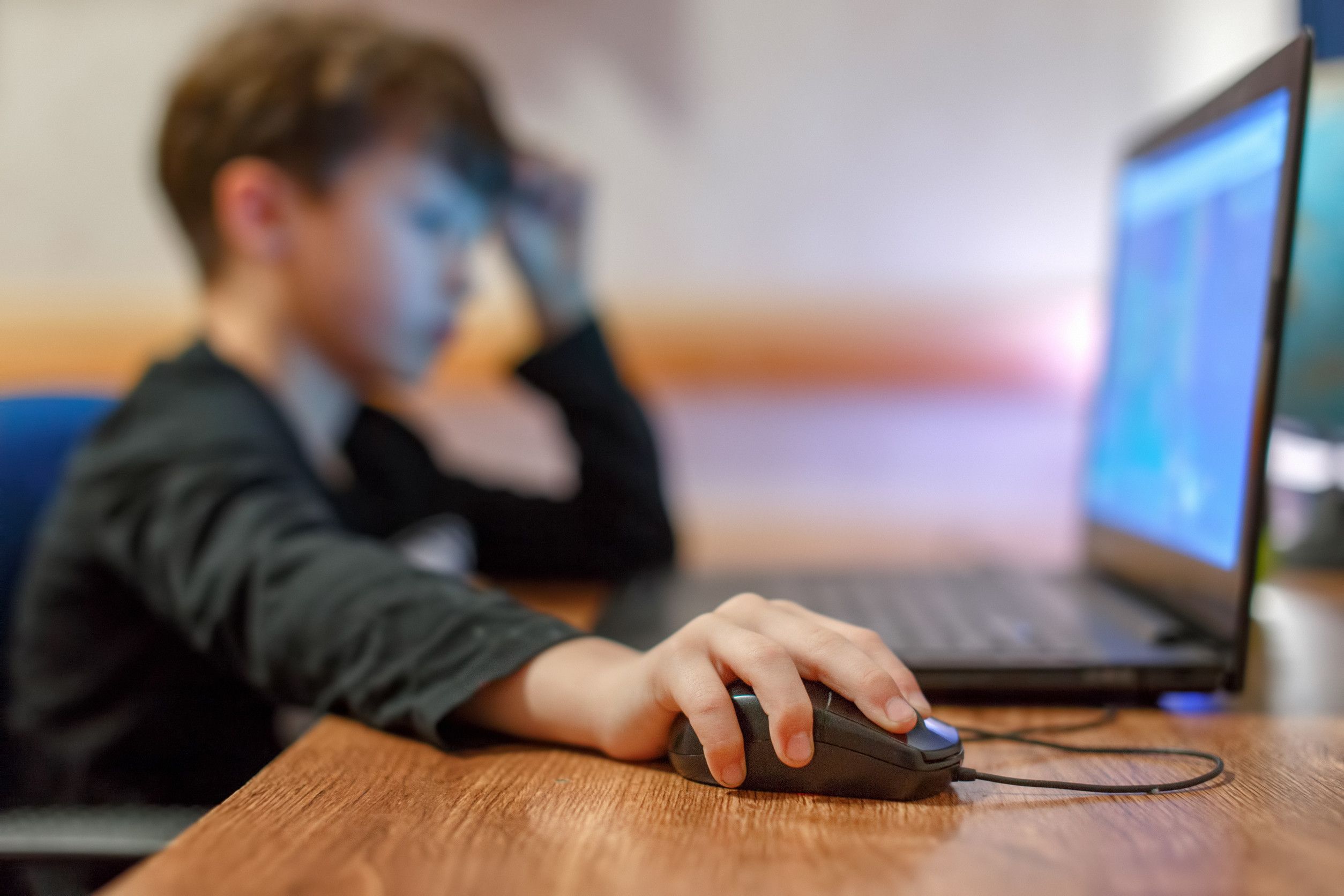 Los retos de verificar la edad de los menores en internet sin comprometer la seguridad ni la privacidad